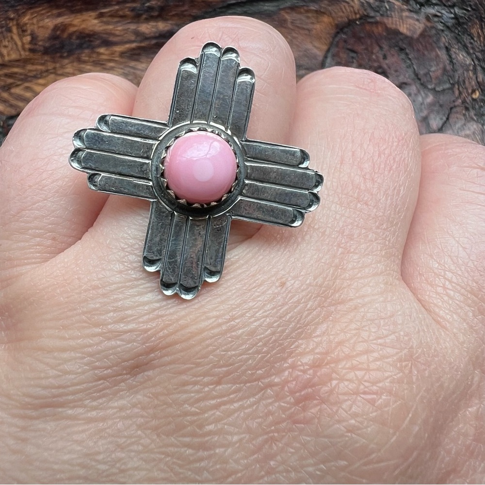 925 Sterling Silver & Pink Conch Zia Ring Size 7 • Southwestern • - Picture 7 of 12